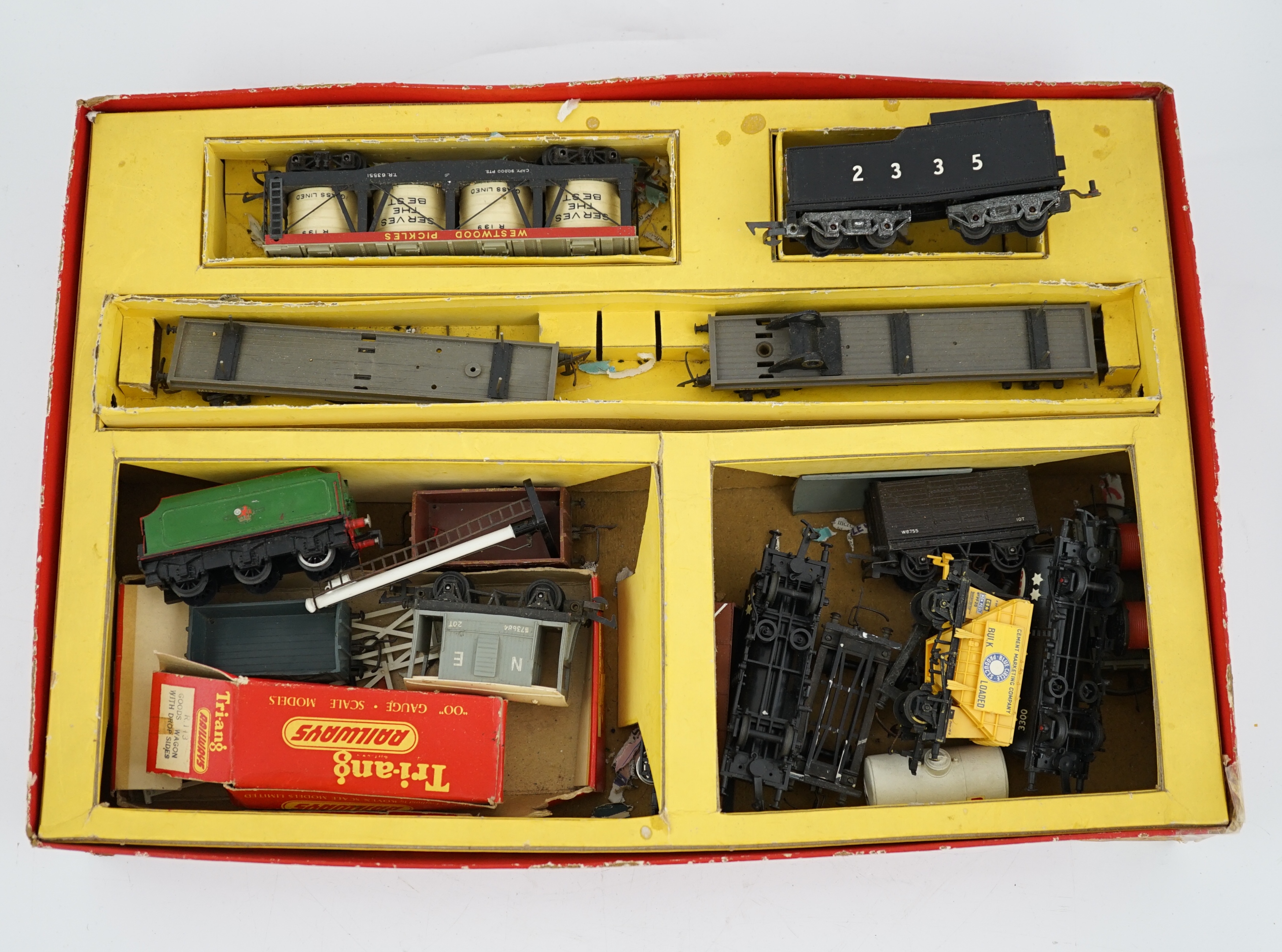 A collection of Tri-ang Railways 00 gauge model railway items, including; four locomotives, US outline rolling stock, freight wagons, etc.